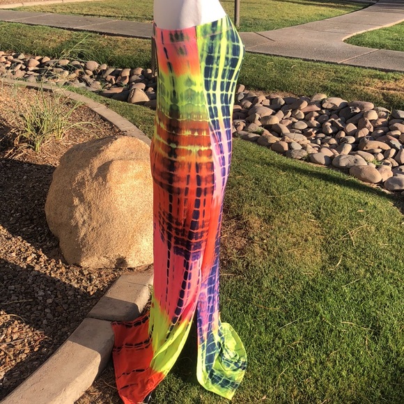 NWT Fashion Nova Colorful Maxi Halter Tie-Dye Dress! Size M but FITS LIKE S!! - Picture 4 of 10